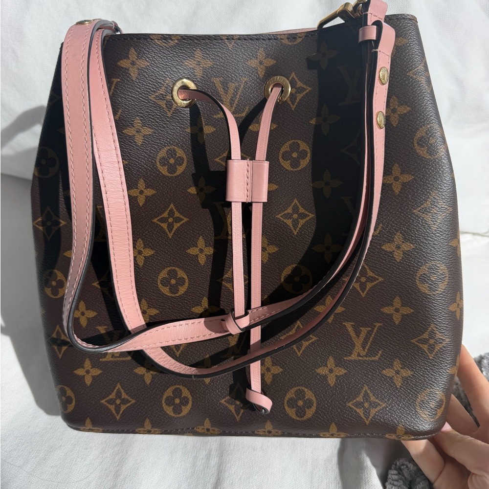 Louis Vuitton Monogram NeoNoe Shoulder Bag with Pink